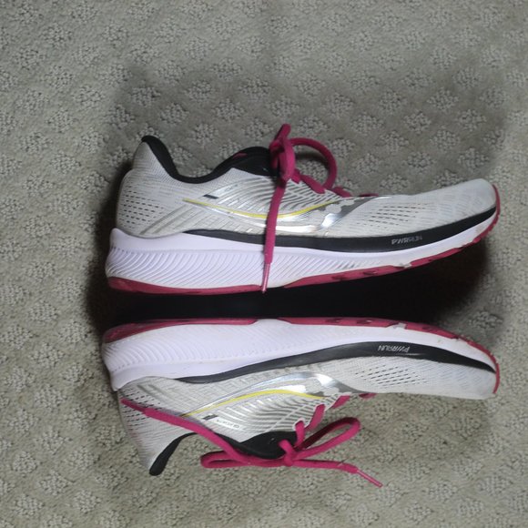 Saucony Women's Size 7.5 Light Grey, Black and Pink Running Shoes S10654-55 - Picture 4 of 6